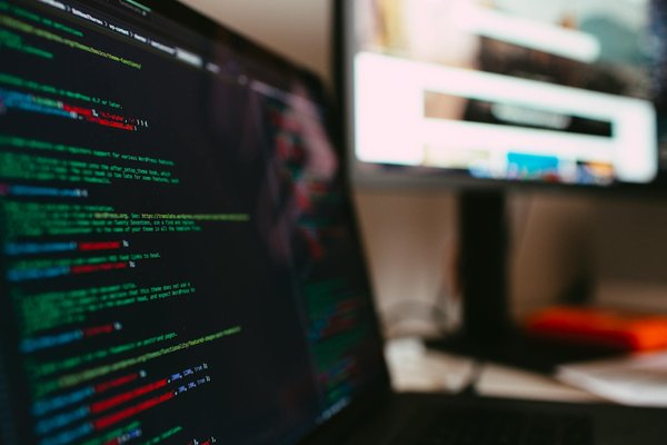 Wie entwirft man einen Kräutergarten auf einem kleinen Stadtbalkon?